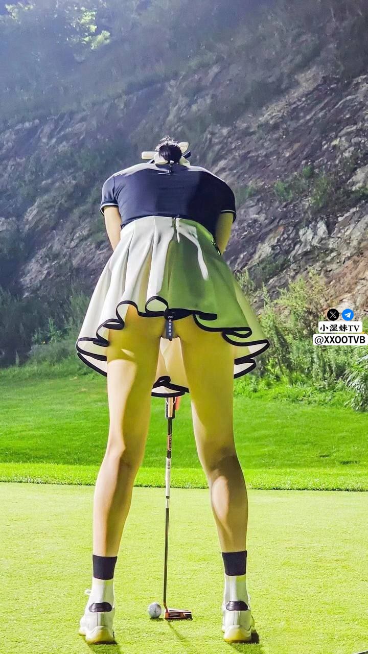 冷艳又有点可爱的护士服小姐姐美腿丝袜 这腿能玩一年